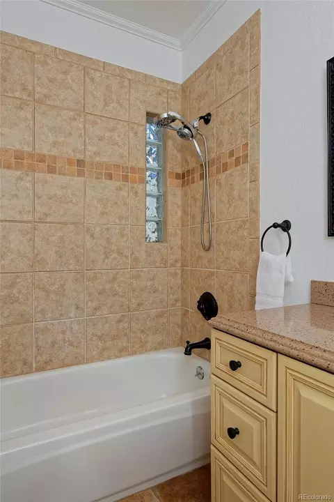 Bath - 4474 S Hampton Cir, Boulder, CO 80301 photo 2 of 7