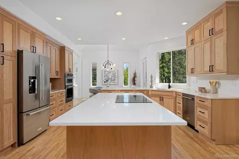 Kitchen - 4474 S Hampton Cir, Boulder, CO 80301 photo 4 of 5
