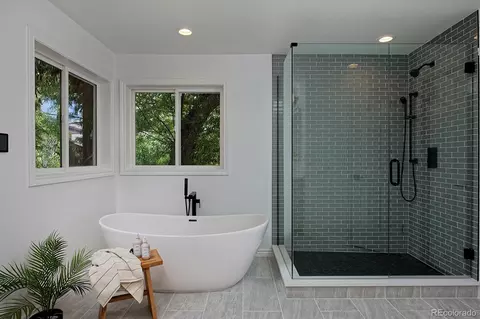 Bath - 4474 S Hampton Cir, Boulder, CO 80301 photo 4 of 7