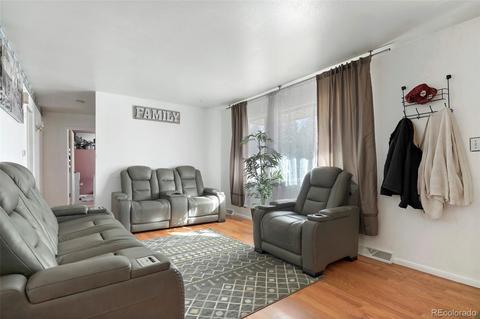 998 Nucla St, Aurora, CO 80011 photo 4