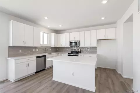 Kitchen - 47399 Magnolia Ave, Bennett, CO 80102 photo 3 of 4