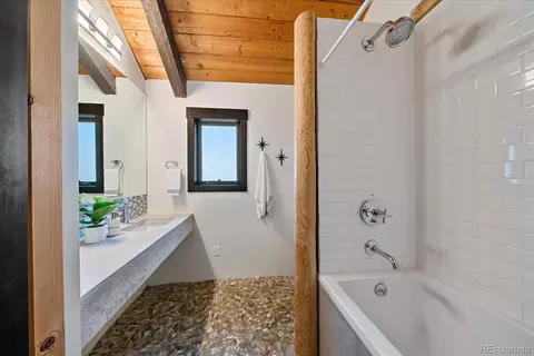 Bath - 8324 W Fork Rd, Boulder, CO 80302 photo 4 of 5