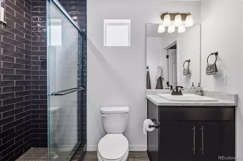 Bath - 21845 E 44th Pl, Aurora, CO 80019 photo 2 of 2