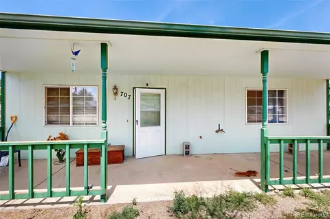 707 38th St, Evans, CO 80620 photo 2