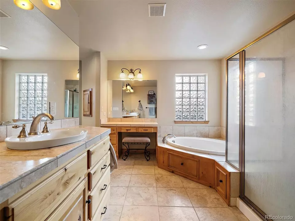 Bath - 5878 S Merriam Dr, Evergreen, CO 80439 photo 2 of 4