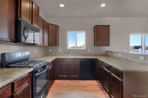390 Spruce St, Bennett, CO 80102 photo 3