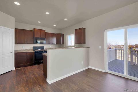 390 Spruce St, Bennett, CO 80102 photo 2