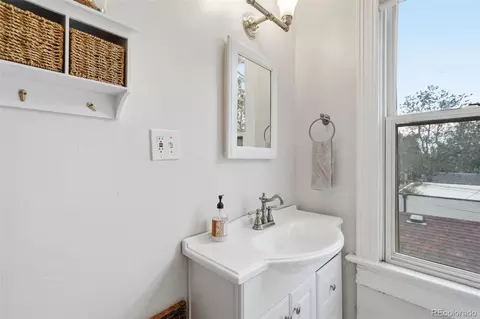 Bath - 2121 E 16th Ave, Denver, CO 80206 photo 6 of 8