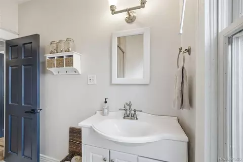Bath - 2121 E 16th Ave, Denver, CO 80206 photo 5 of 8