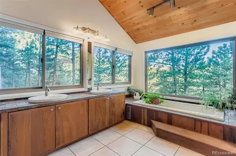 Bath - 994 Timber Ln, Boulder, CO 80304 photo 1 of 2