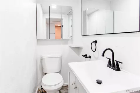 Bath - 637 Stuart St, Denver, CO 80204 photo 3 of 4