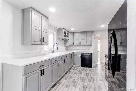 Kitchen - 637 Stuart St, Denver, CO 80204 photo 1 of 2