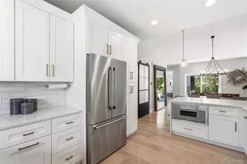 Kitchen - 434 E Lake Pl, Littleton, CO 80121 photo 4 of 6