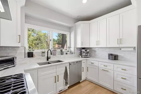 Kitchen - 434 E Lake Pl, Littleton, CO 80121 photo 3 of 6