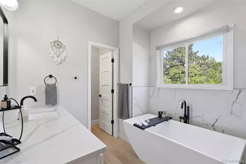 Bath - 434 E Lake Pl, Littleton, CO 80121 photo 2 of 7