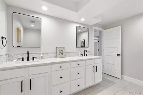 Bath - 434 E Lake Pl, Littleton, CO 80121 photo 7 of 7