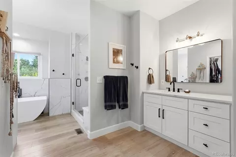 Bath - 434 E Lake Pl, Littleton, CO 80121 photo 1 of 7
