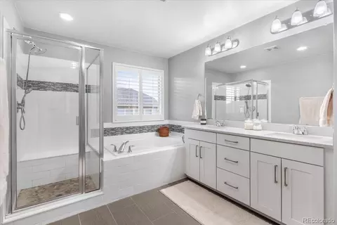Bath - 26964 E Quarto Pl, Aurora, CO 80016 photo 2 of 5