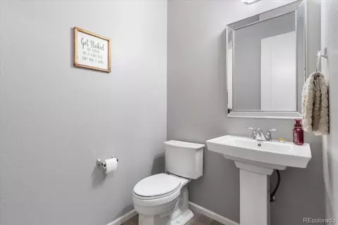 Bath - 26964 E Quarto Pl, Aurora, CO 80016 photo 1 of 5