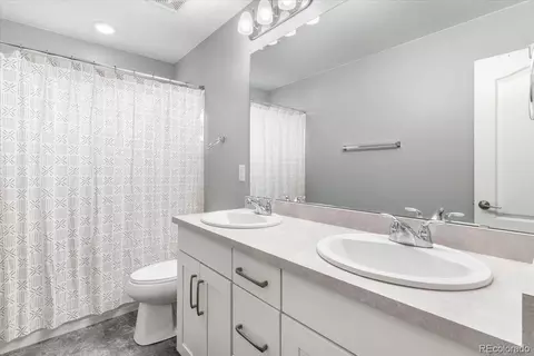 Bath - 26964 E Quarto Pl, Aurora, CO 80016 photo 5 of 5