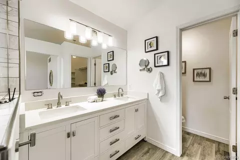 Bath - 19091 E Chenango Cir, Aurora, CO 80015 photo 3 of 6