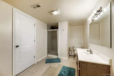 Bath - 19091 E Chenango Cir, Aurora, CO 80015 photo 5 of 6
