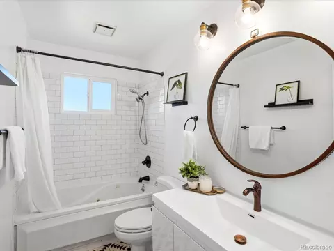 Bath - 2010 Kendall St, Edgewater, CO 80214 photo 2 of 3