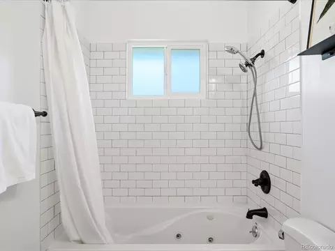 Bath - 2010 Kendall St, Edgewater, CO 80214 photo 3 of 3