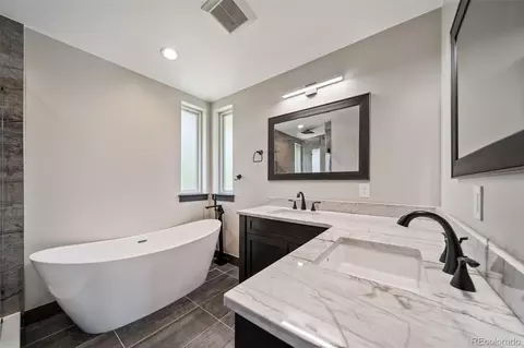 Bath - 1400 Lodge Ln, Boulder, CO 80303 photo 4 of 6