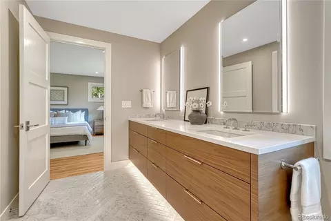 Bath - 3080 E Flora Pl, Denver, CO 80210 photo 5 of 7