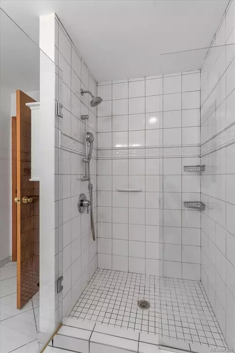 Bath - 1020 55th St, Boulder, CO 80303 photo 3 of 3