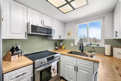Kitchen - 9901 Evans Ave #20D, Denver, CO 80247 photo 5 of 7