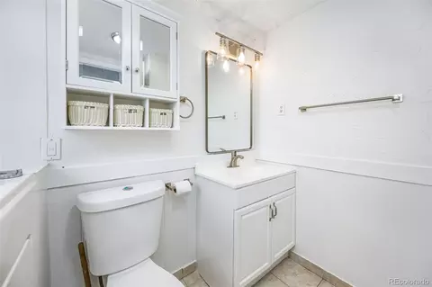 Bath - 14975 E Radcliff Dr, Aurora, CO 80015 photo 2 of 4