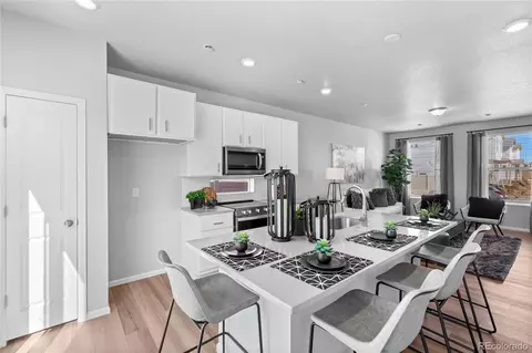 22152 E 38th Pl, Aurora, CO 80019 photo 2