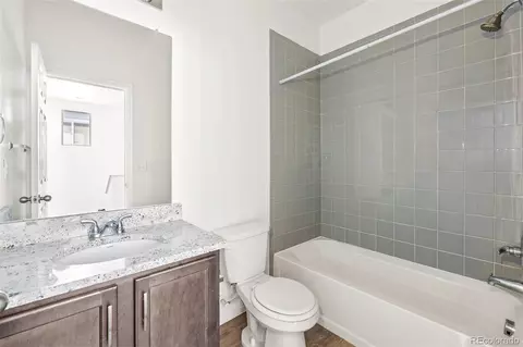 Bath - 5332 13th St, Longmont, CO 80504 photo 3 of 3