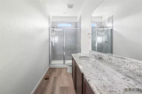 Bath - 5332 13th St, Longmont, CO 80504 photo 2 of 3