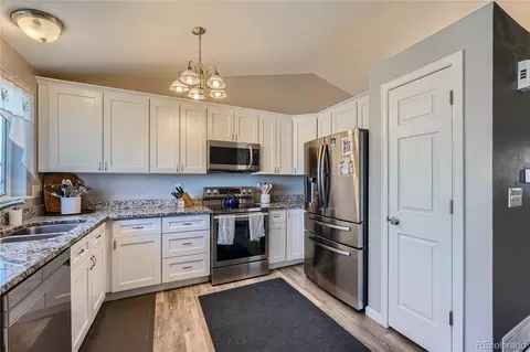 Kitchen - 19973 E Oberlin Pl, Aurora, CO 80013 photo 2 of 4