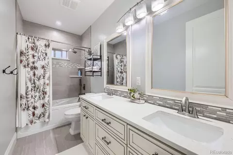 Bath - 7587 Wright Ct, Arvada, CO 80005 photo 3 of 4