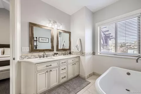 Bath - 7587 Wright Ct, Arvada, CO 80005 photo 2 of 4