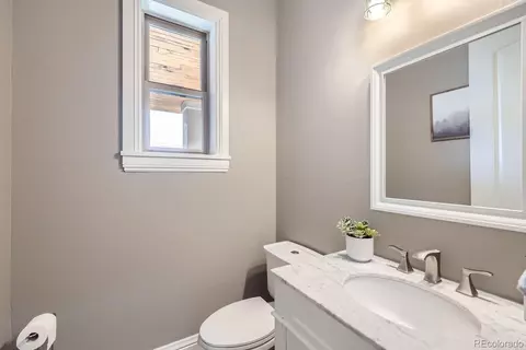 Bath - 7587 Wright Ct, Arvada, CO 80005 photo 4 of 4