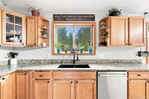 Kitchen - 622 Gunsmoke Dr, Bailey, CO 80421 photo 2 of 5