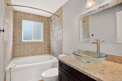 Bath - 18225 E Lehigh Pl, Aurora, CO 80013 photo 2 of 4