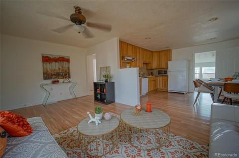 910 Moline St, Aurora, CO 80010 photo 4