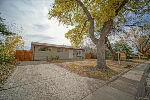 910 Moline St, Aurora, CO 80010 photo 1
