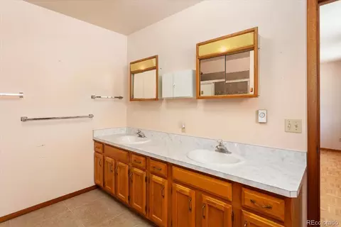 Bath - 9988 E Cherokee Dr, Salida, CO 81201 photo 1 of 4