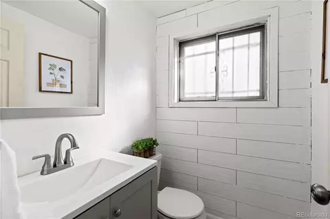 Bath - 14533 E 11th Ave, Aurora, CO 80011 photo 2 of 3