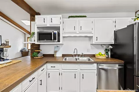 Kitchen - 14533 E 11th Ave, Aurora, CO 80011 photo 4 of 4