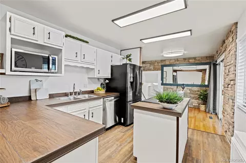 Kitchen - 14533 E 11th Ave, Aurora, CO 80011 photo 2 of 4