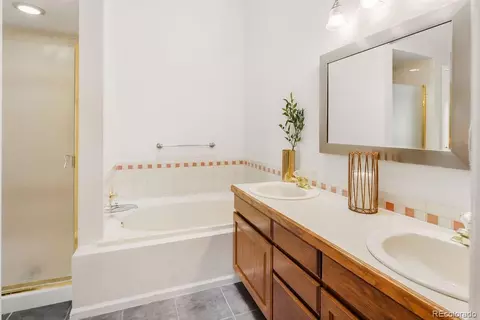 Bath - 54 Wright Ct, Lakewood, CO 80228 photo 2 of 5