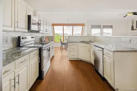 Kitchen - 54 Wright Ct, Lakewood, CO 80228 photo 2 of 3